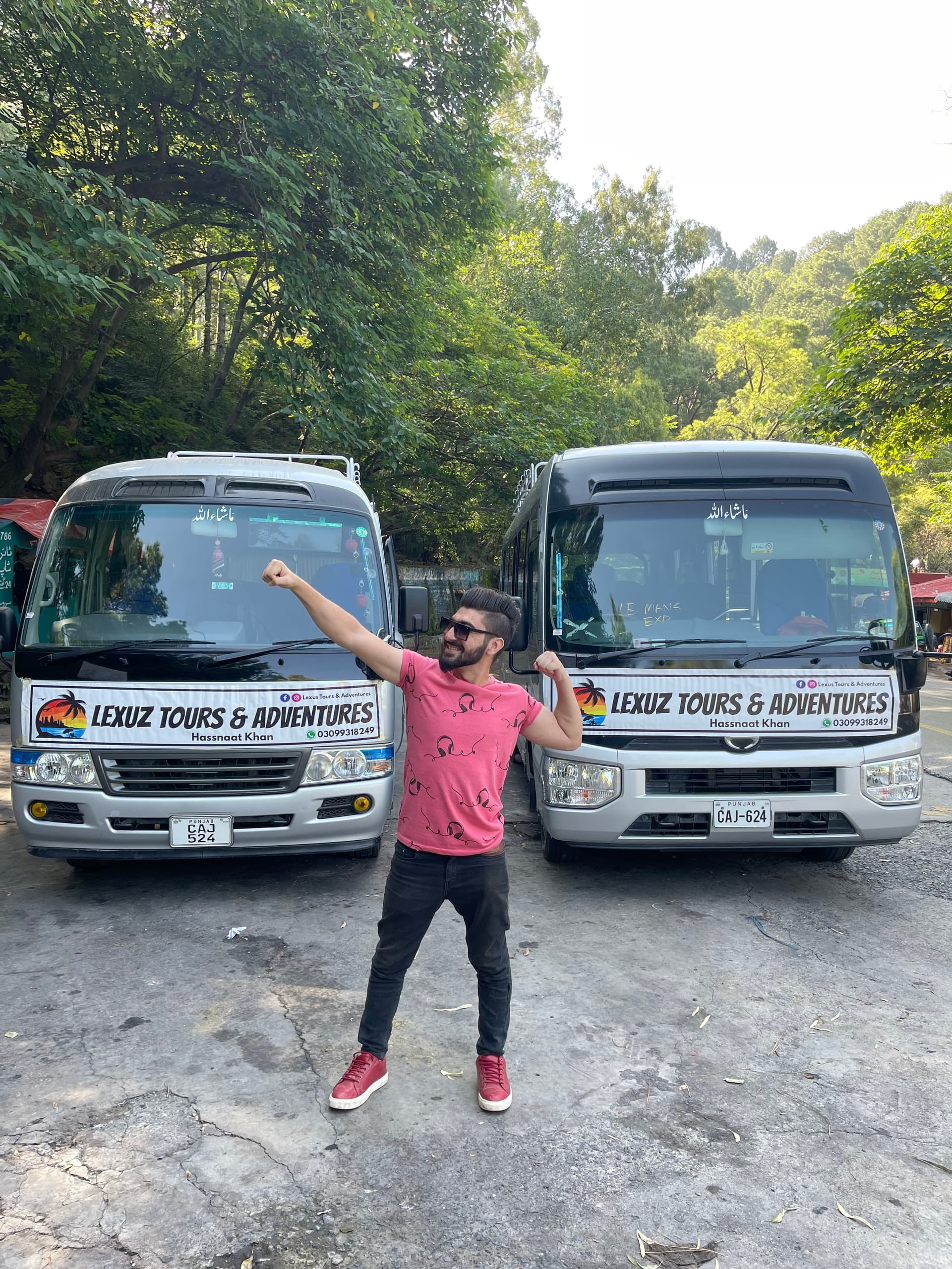 Lexuz branded buses with tour lead